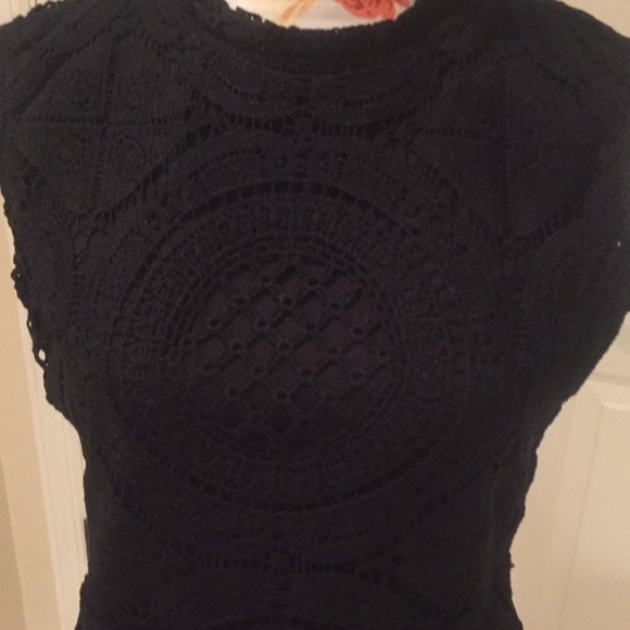 Black Short Sleeveless Lace Dress - Picture 4 of 6